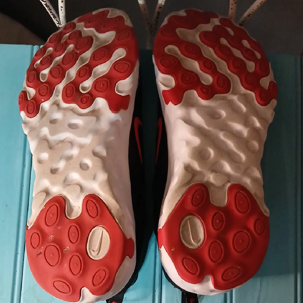 Nike Black and Red Athletic Sneakers Youth Size 7 - Picture 5 of 5